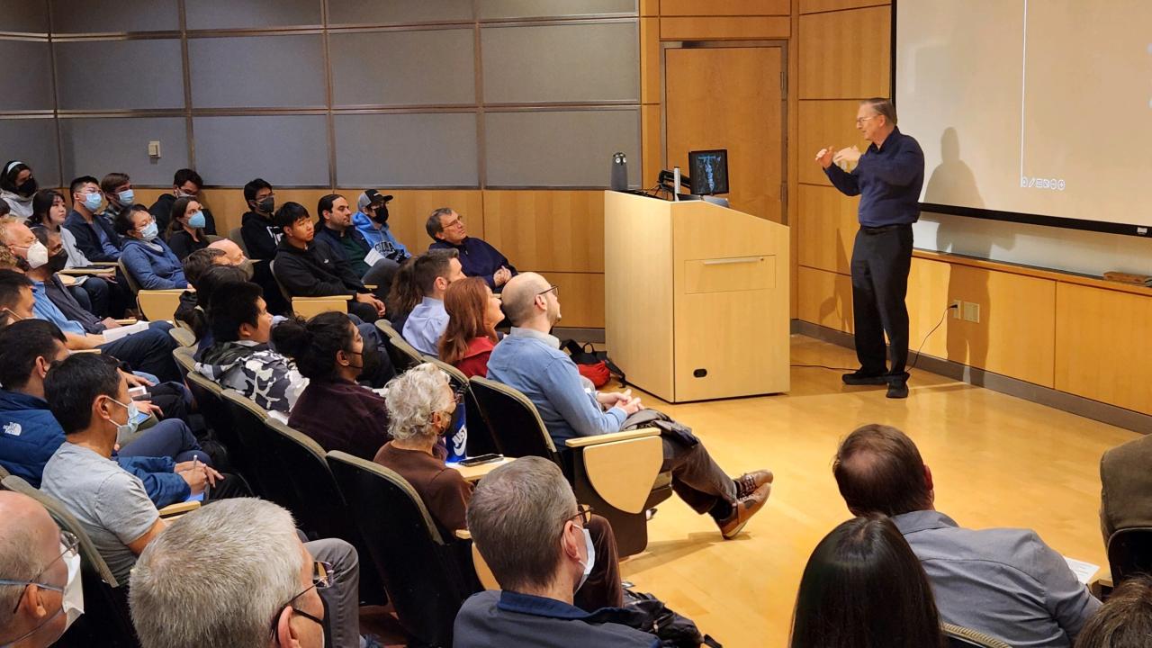 Jack Szostak at the Weaver Endowed Lecture; Photo by Ernie Hoftyzer