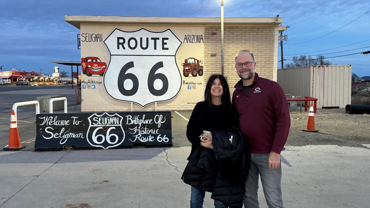 Two people smiling in a picture